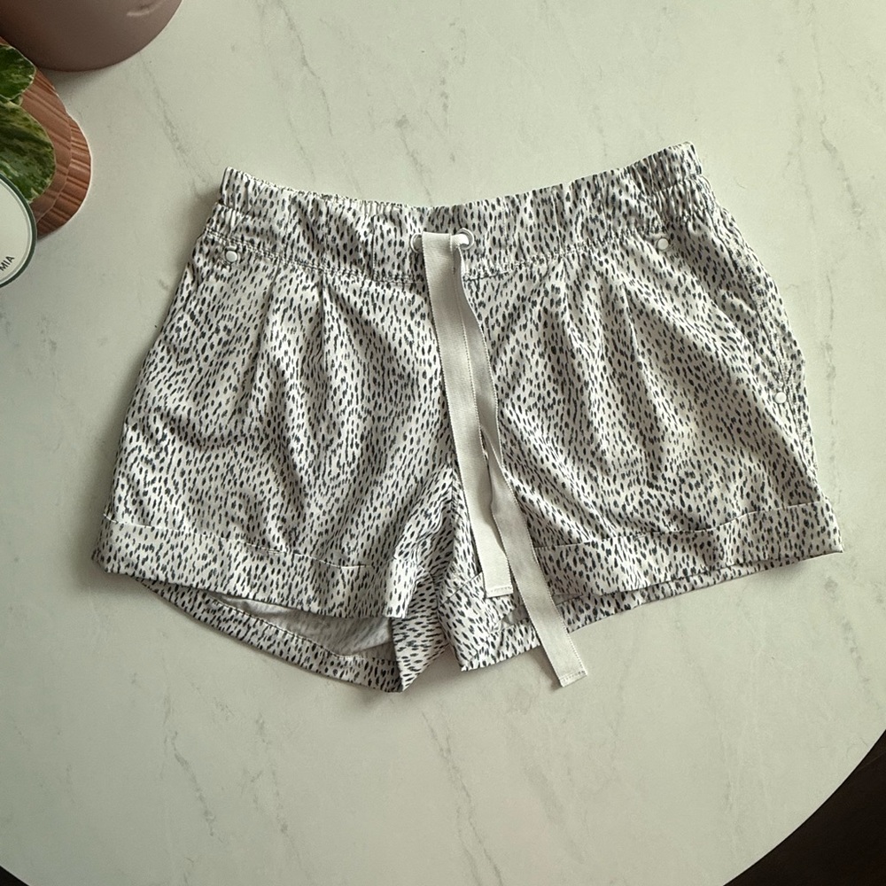 Lululemon Vintage Spring Breakaway Short - Dottie Dash